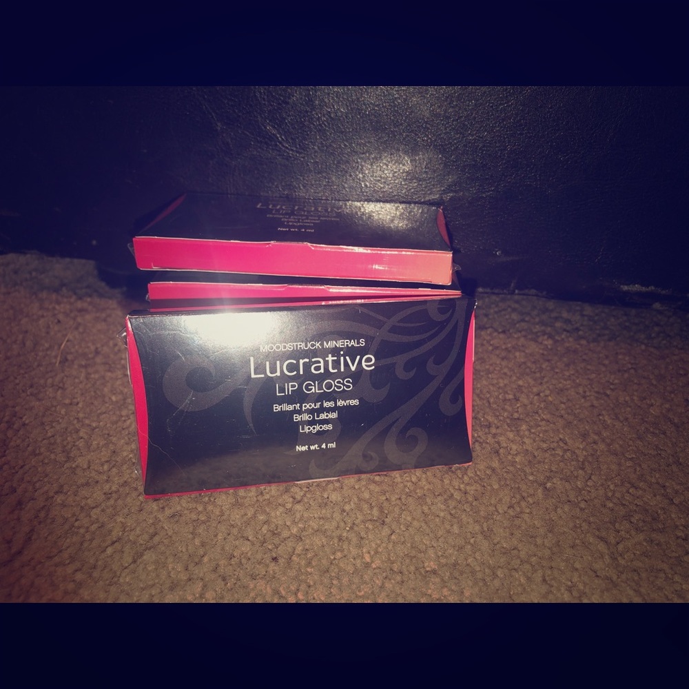 Lucrative lip gloss